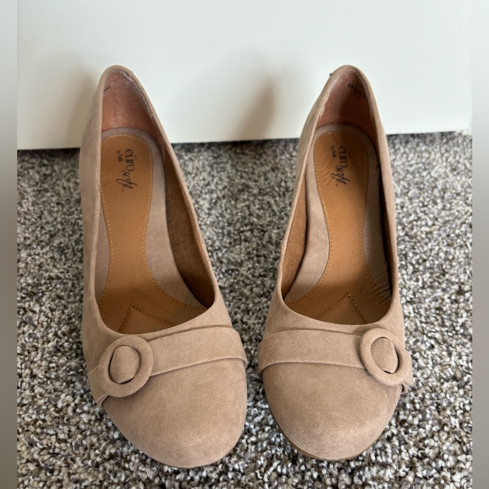 Eurosoft by Sofft Beige Heels Size 9 Women’s
